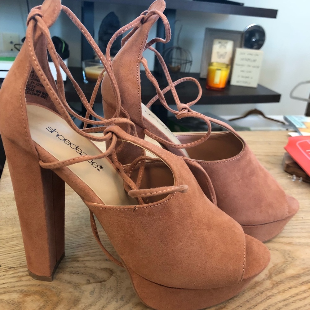 Shoe dazzle size 8